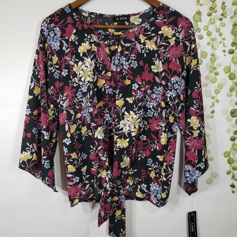 ,🌟Closet Closing🌟 A. Byer | Tie Front Top